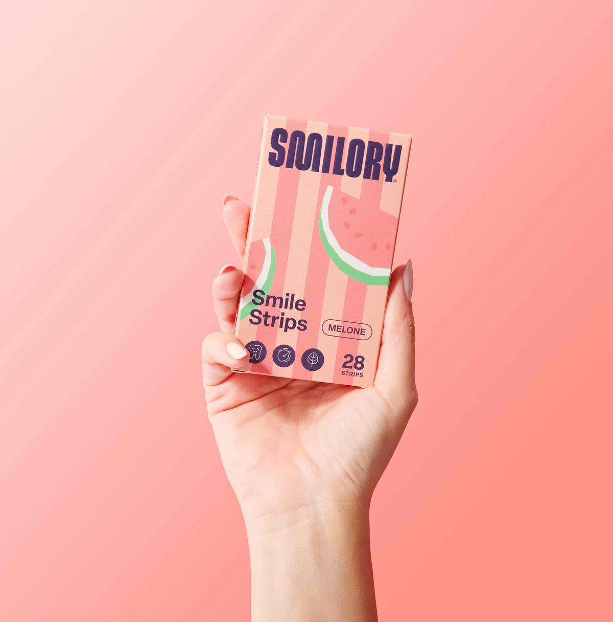 Smilory® Zahnaufhellungsstreifen auf weißen Zähnen, für schnelle und einfache Zahnaufhellung zu Hause.